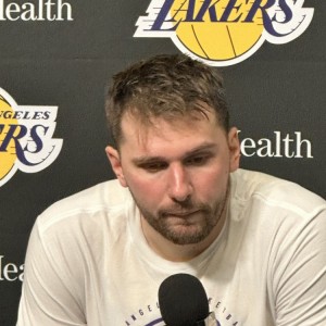 开云体育官网在线下载注册-东契奇：对阵黄蜂很难&amp;开局很好后面糟糕 三球会制造空间投篮